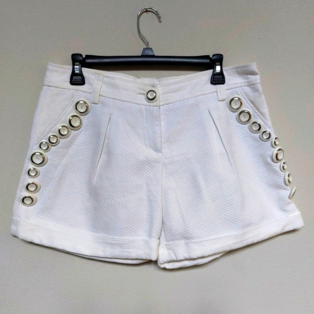 Vintage D&G Women's White Shorts with Button Accents Sz 44